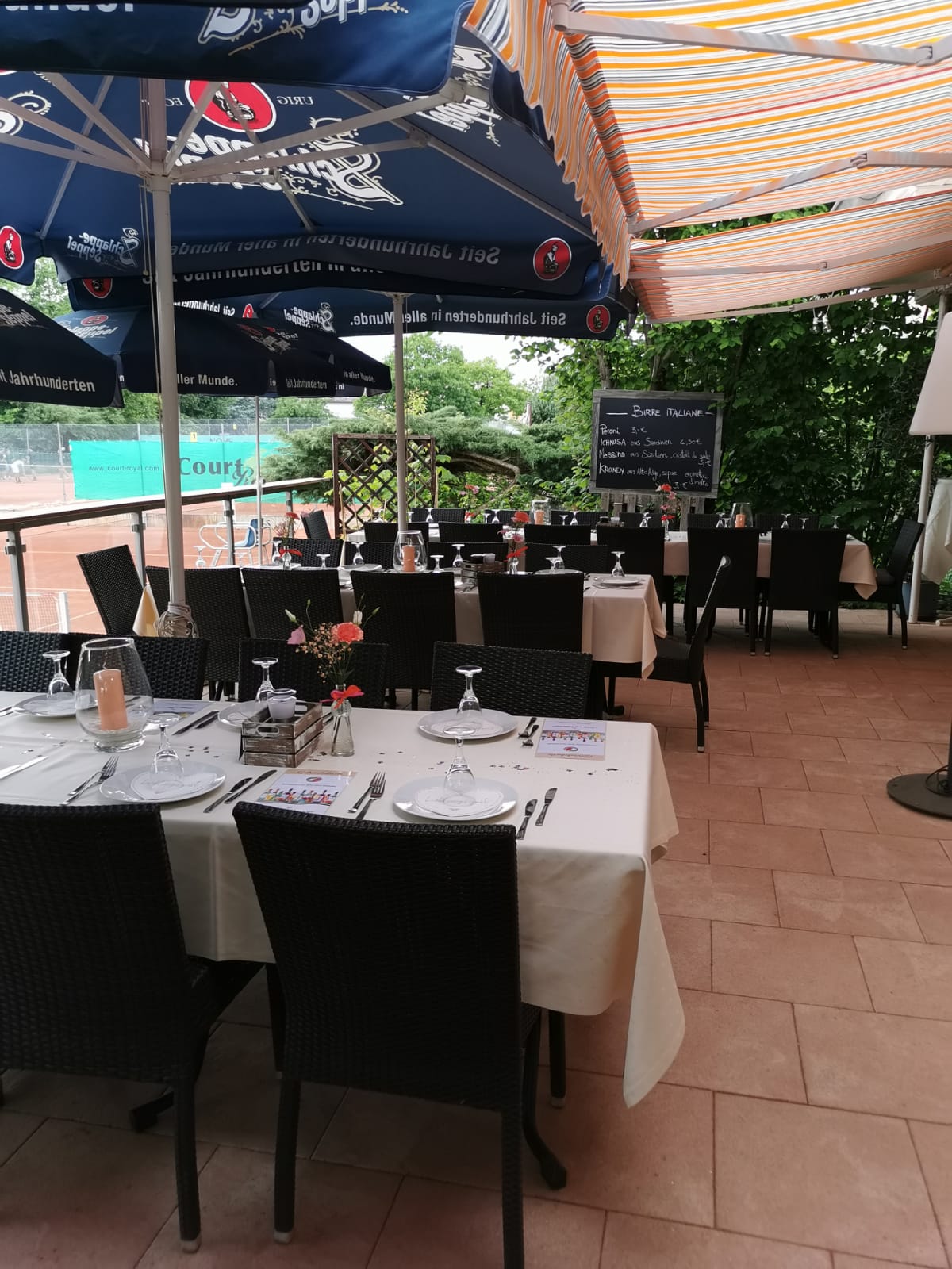 Tennisgaststätte Blau Gelb bei Serena & Maurizio