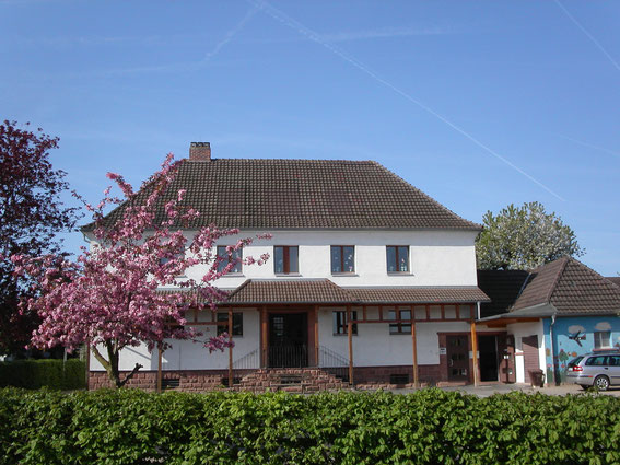 Alte Dorfschule Gondsroth, Schule in Hasselroth
