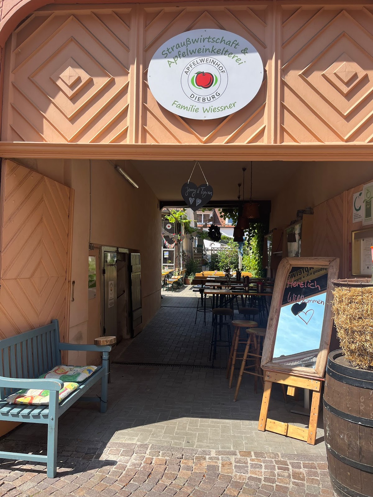 Apfelweinhof Dieburg "Schoppenwirtschaft & Apfelweinkelterei", Restaurant in Dieburg – Foto 1 von 1