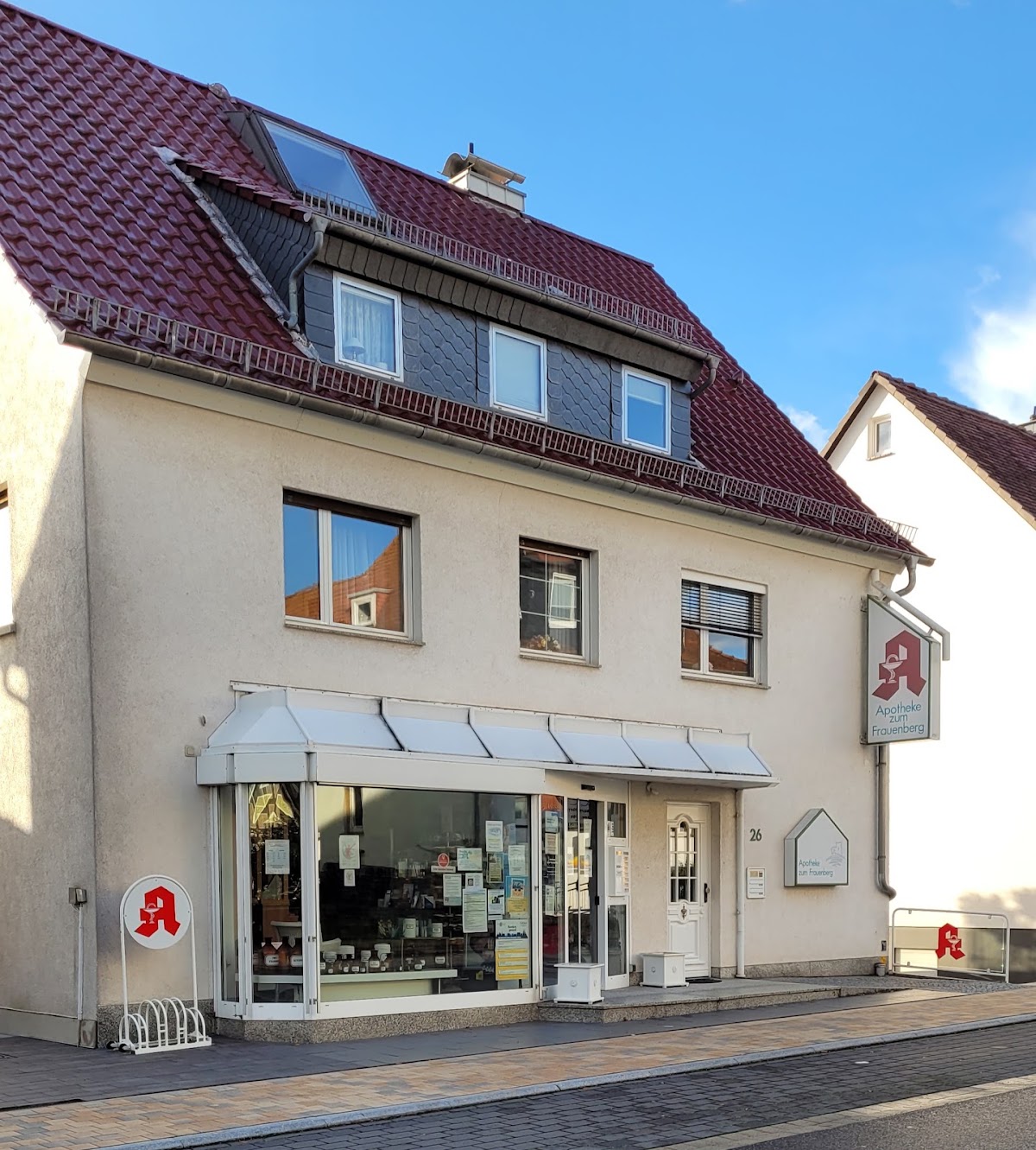 Apotheke zum Frauenberg oHG, Apotheke in Marburg