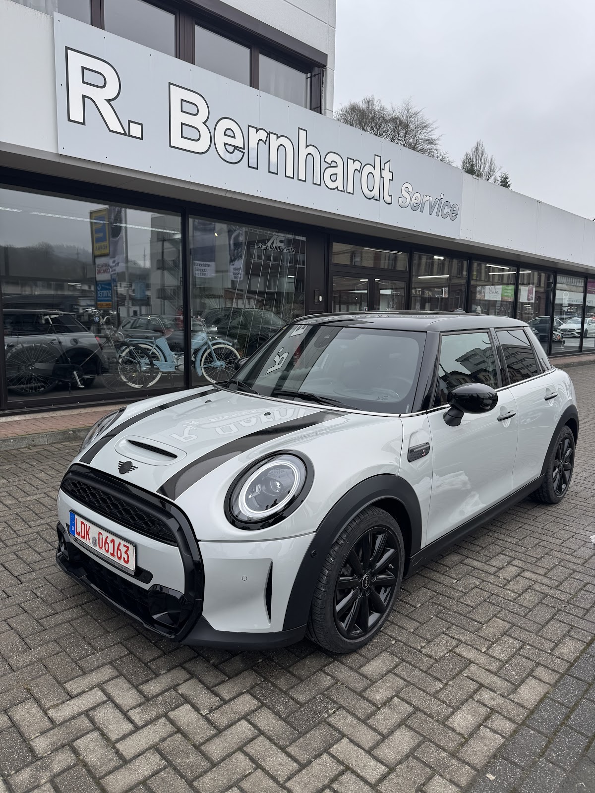 Autohaus R. Bernhardt, Autohaus in Sinn