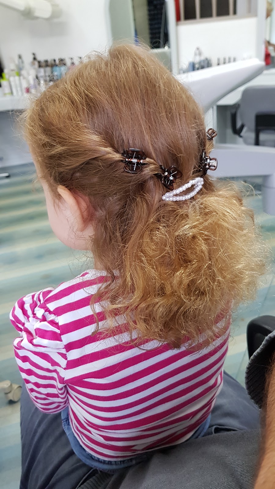 Beauty-Salon Reisz, Friseur in Breidenbach