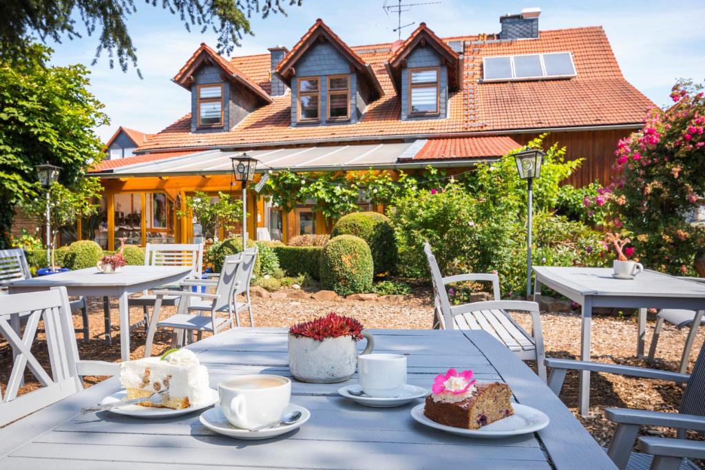 Blütenhotel Village, Restaurant in Lahntal