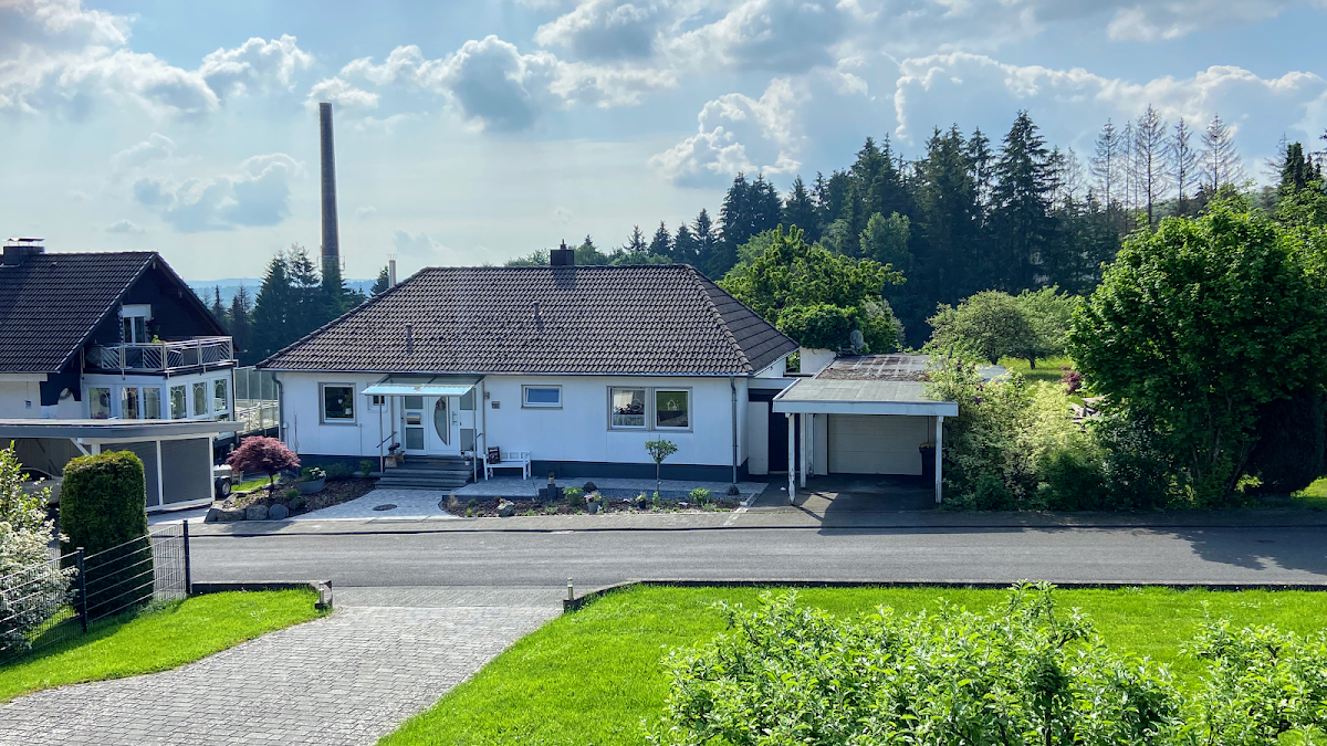 BUCHLINDENWEG Zimmer & Ferienwohnung, Hotel in Breitscheid