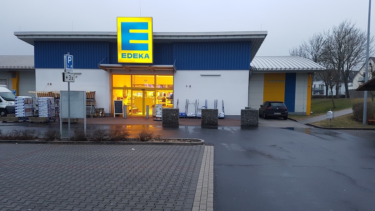 Chiara Pape, Einkaufszentrum in Bad Emstal