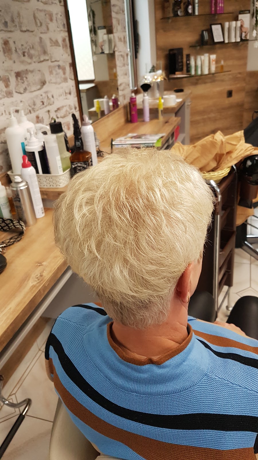 Connys Frisurenstudio, Friseur in Burghaun