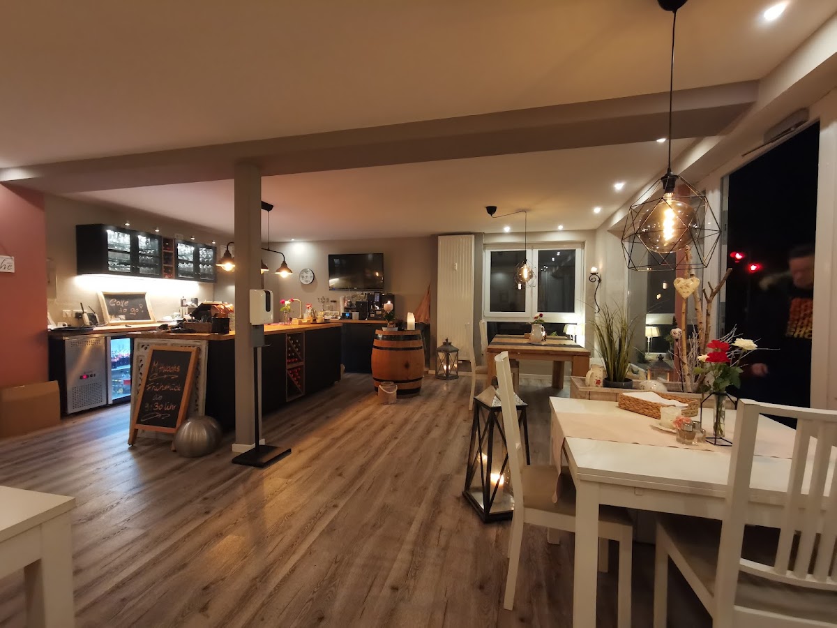 Croques und Salate, Restaurant in Breidenbach