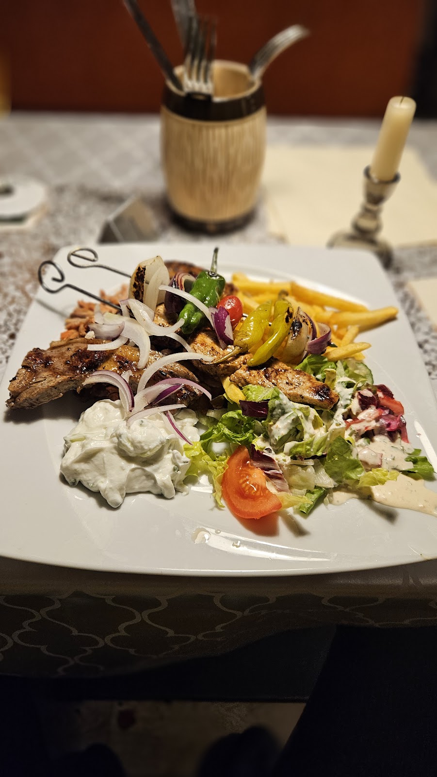 Delphi, Restaurant in Fernwald