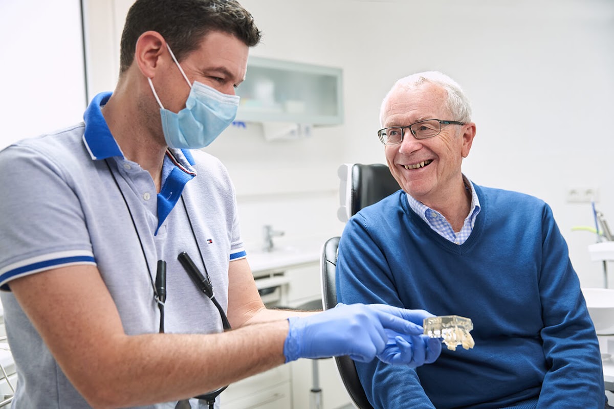 DocSmile – Zahnarzt Lutz Schneider, Zahnarzt in Riedstadt – Foto 1 von 1