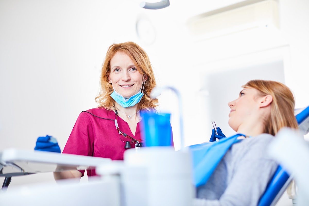 Dr. Christiane Langrock - Praxis für Oralchirurgie und moderne Zahnheilkunde, Zahnarzt in Steinbach (Taunus)
