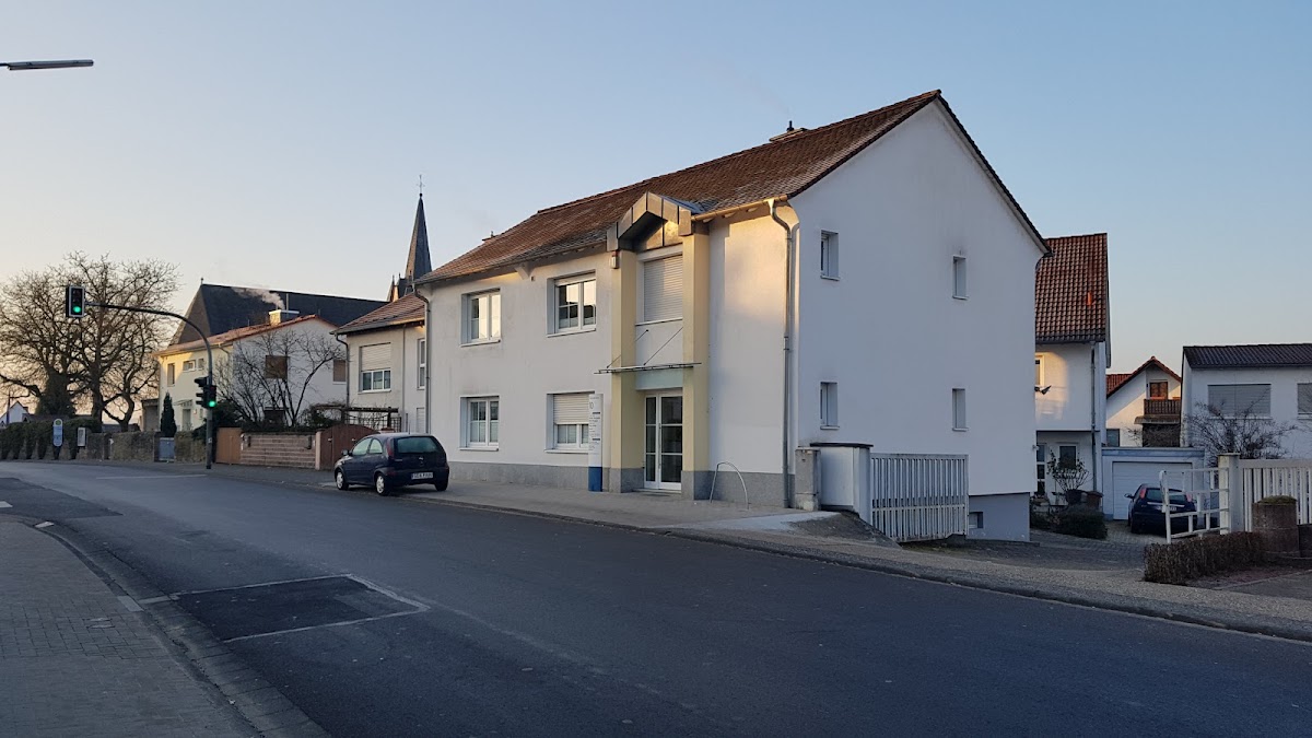 Dr. Negin Jung, Zahnarzt in Altenstadt – Foto 1 von 1