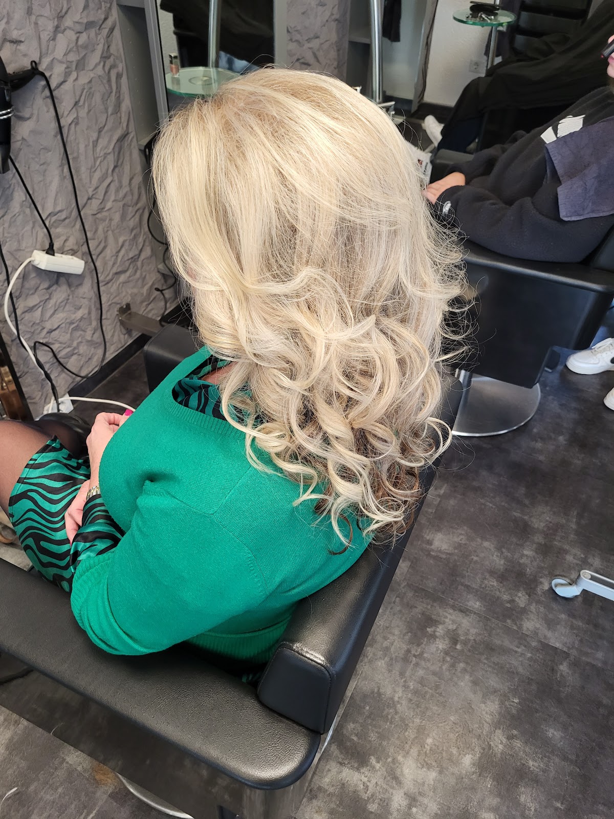 Dünyas Hair & Beauty Tempel, Friseur in Münster (Hessen)