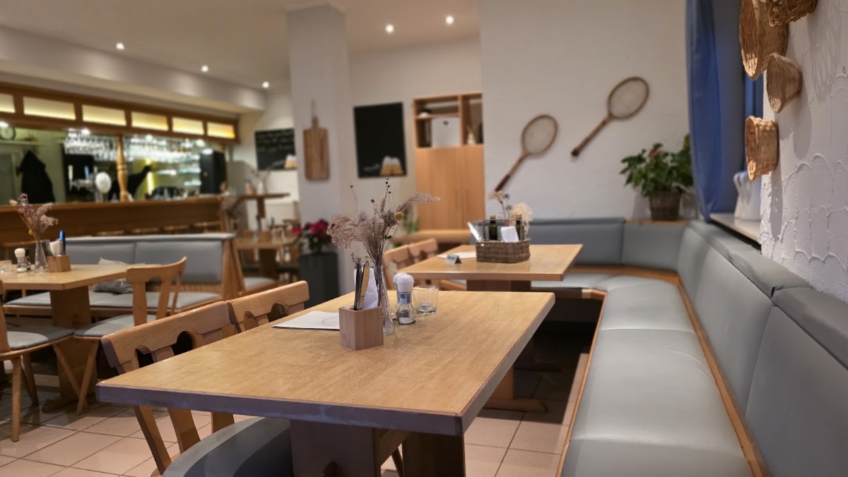 IKOS restaurant bar