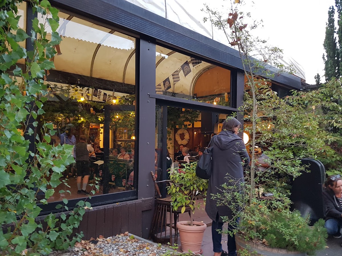 Efsane Gasthaus Rudolph, Restaurant in Liederbach am Taunus