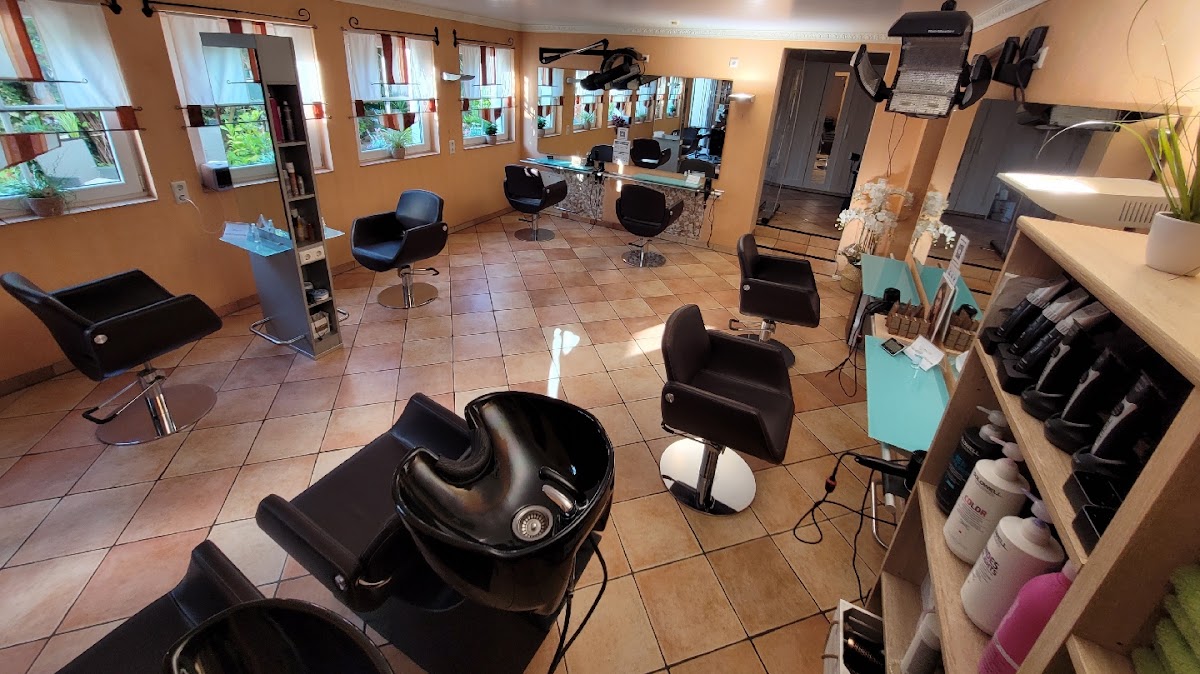 Frisör Haar-Scharf, Friseur in Hünstetten