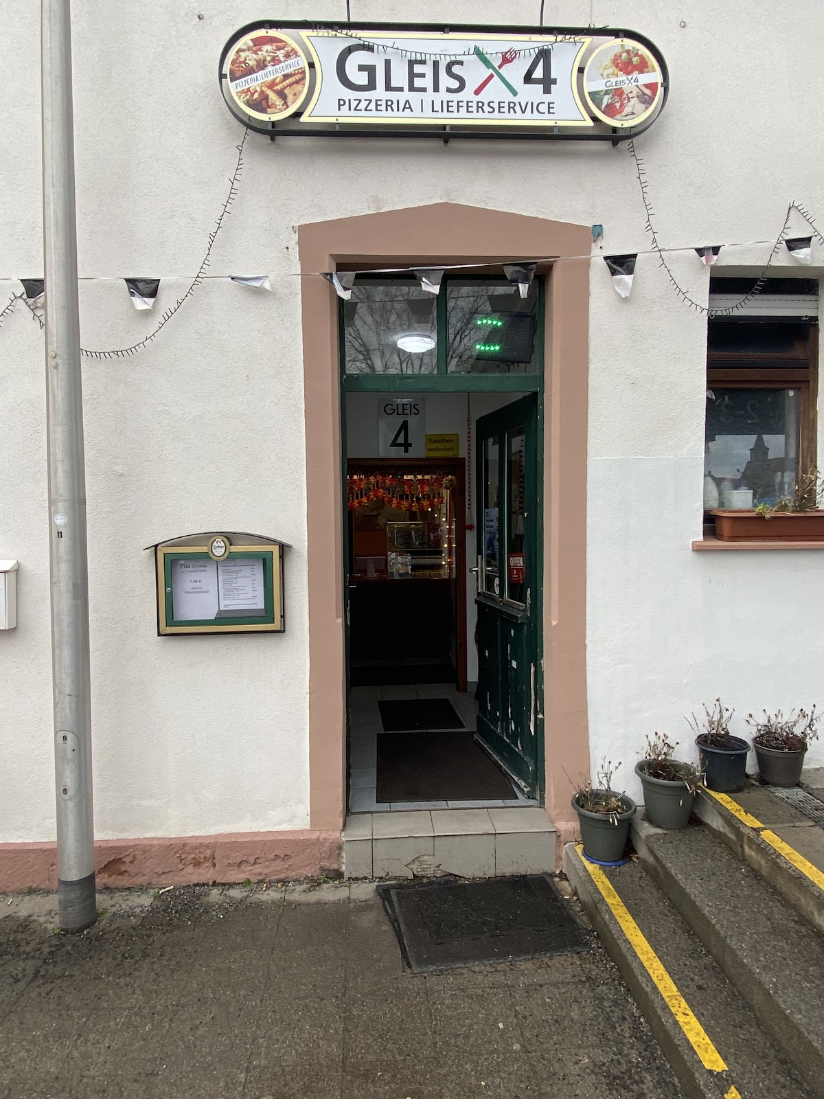 Gleis 4 & Schnitzel Express, Restaurant in Glauburg