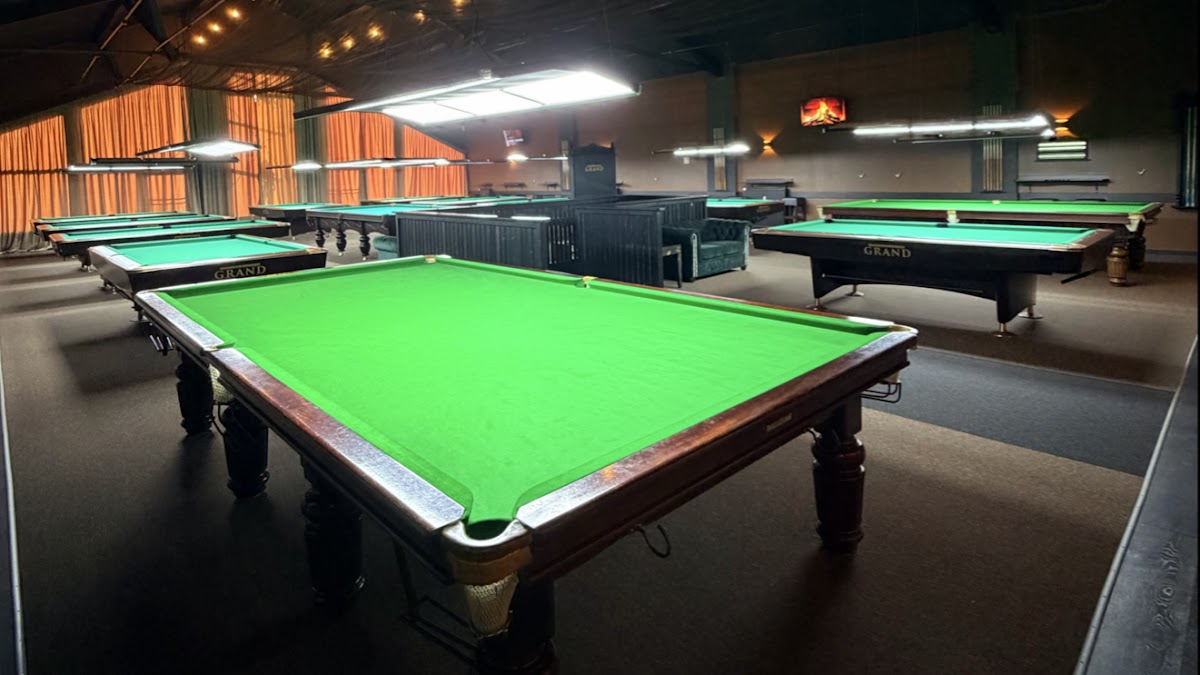 Grand Billard Club & Shisha Bar, Restaurant in Heuchelheim an der Lahn