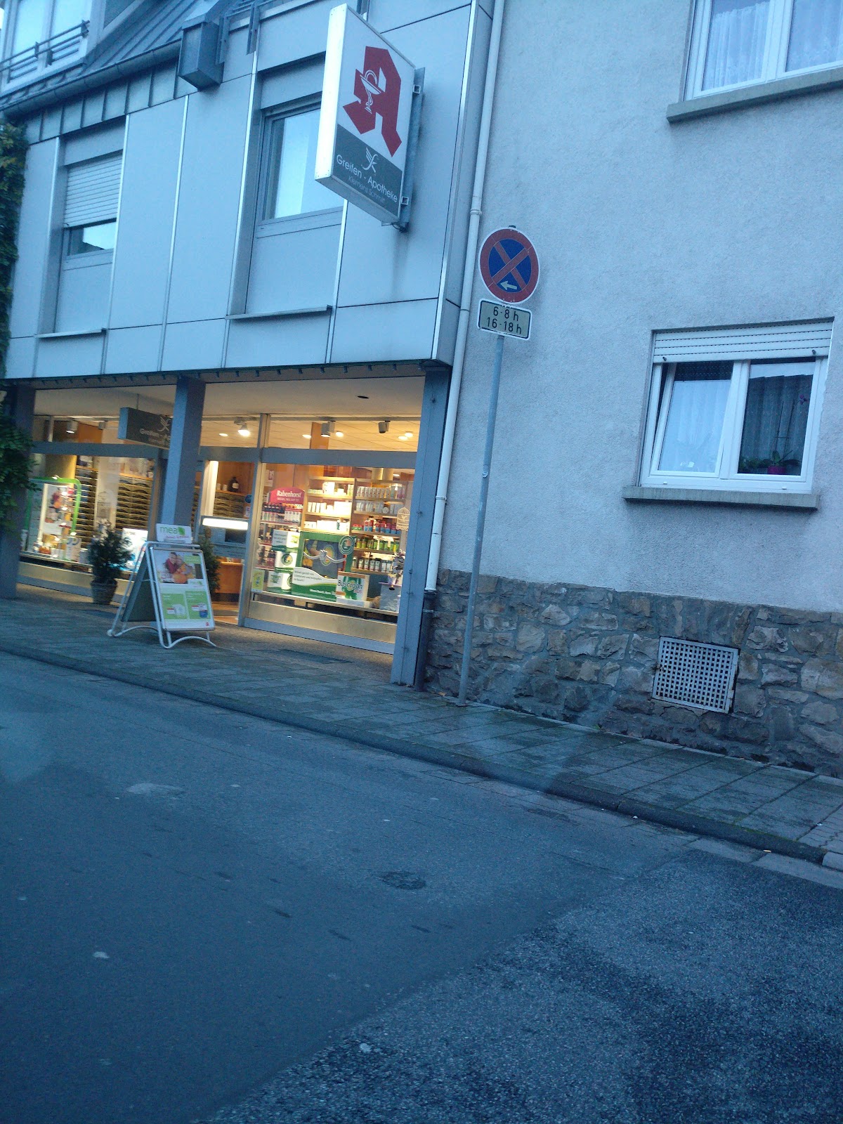 Greifen Apotheke, Apotheke in Hainburg