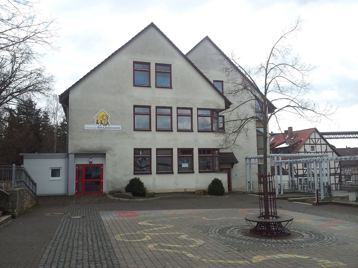 Grundschule Am Lindenplatz, Schule in Fuldabrück