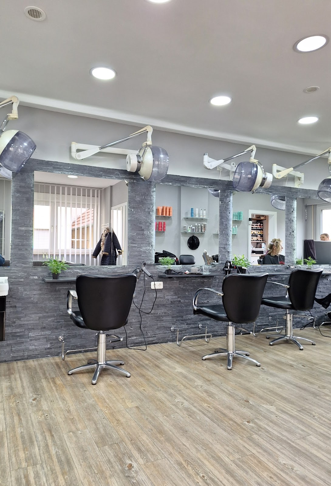 Haarstudio Aysel, Friseur in Darmstadt – Foto 1 von 1