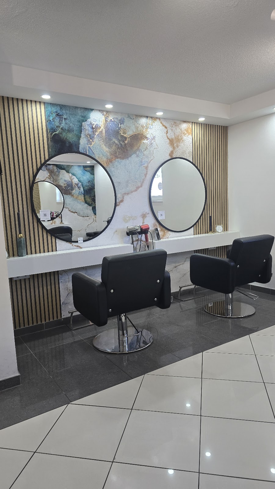 Hairlounge Lina Schäfer, Friseur in Ebsdorfergrund