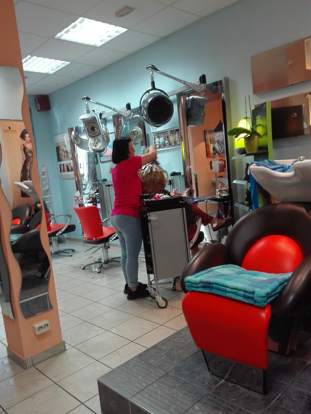 Hairstudio Noi Due, Friseur in Hainburg