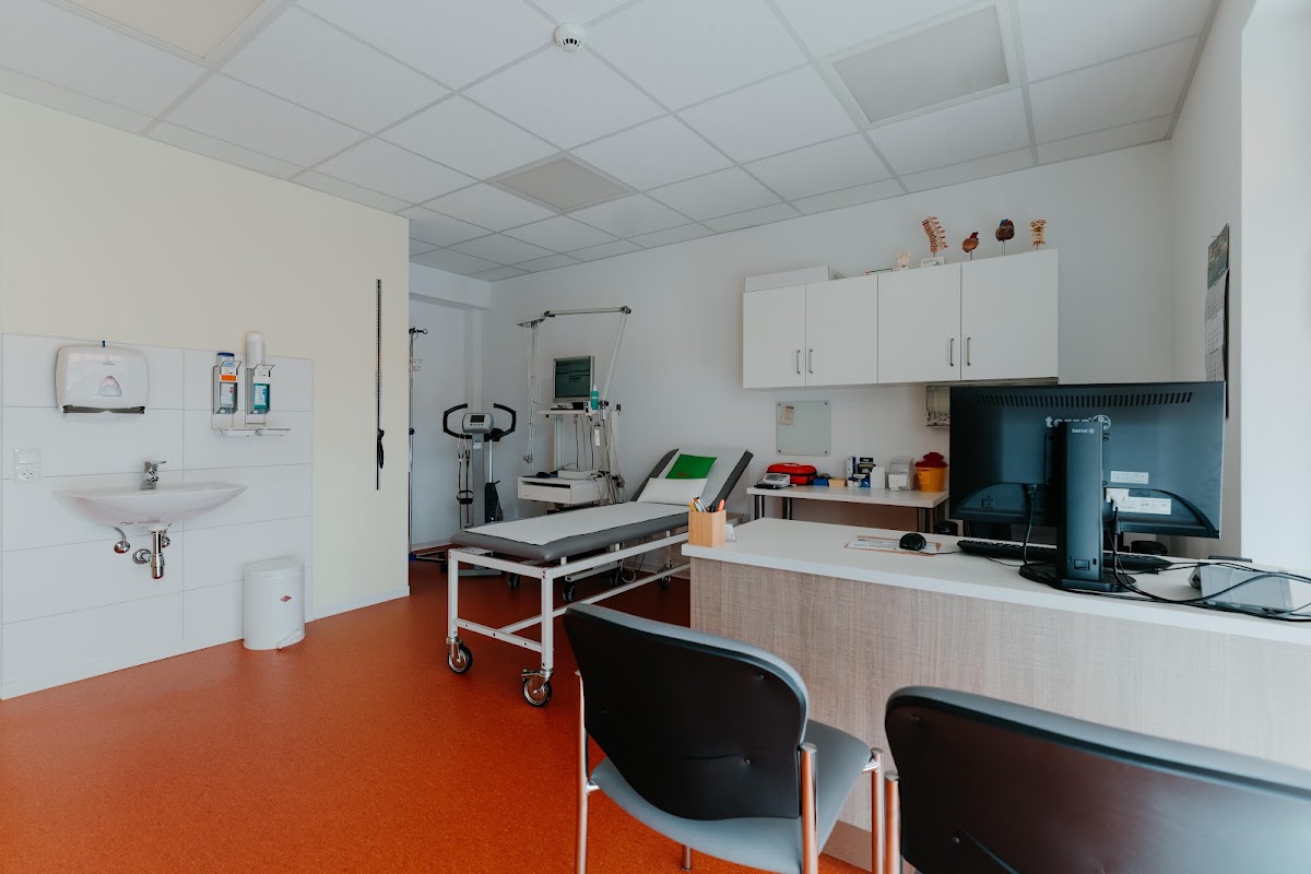 Hausarztpraxis Bokov, Facharzt für Innere Medizin, Geriatrie, Arzt in Helsa