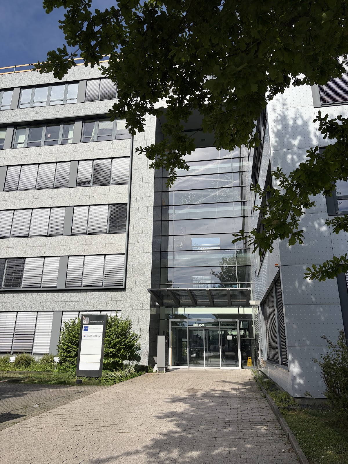 Henry Schein Dental Deutschland GmbH, Zahnarzt in Neu-Isenburg