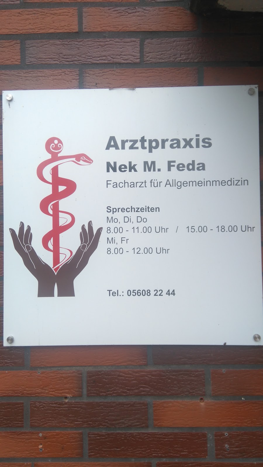 Herr Nek M. Feda, Arzt in Lohfelden