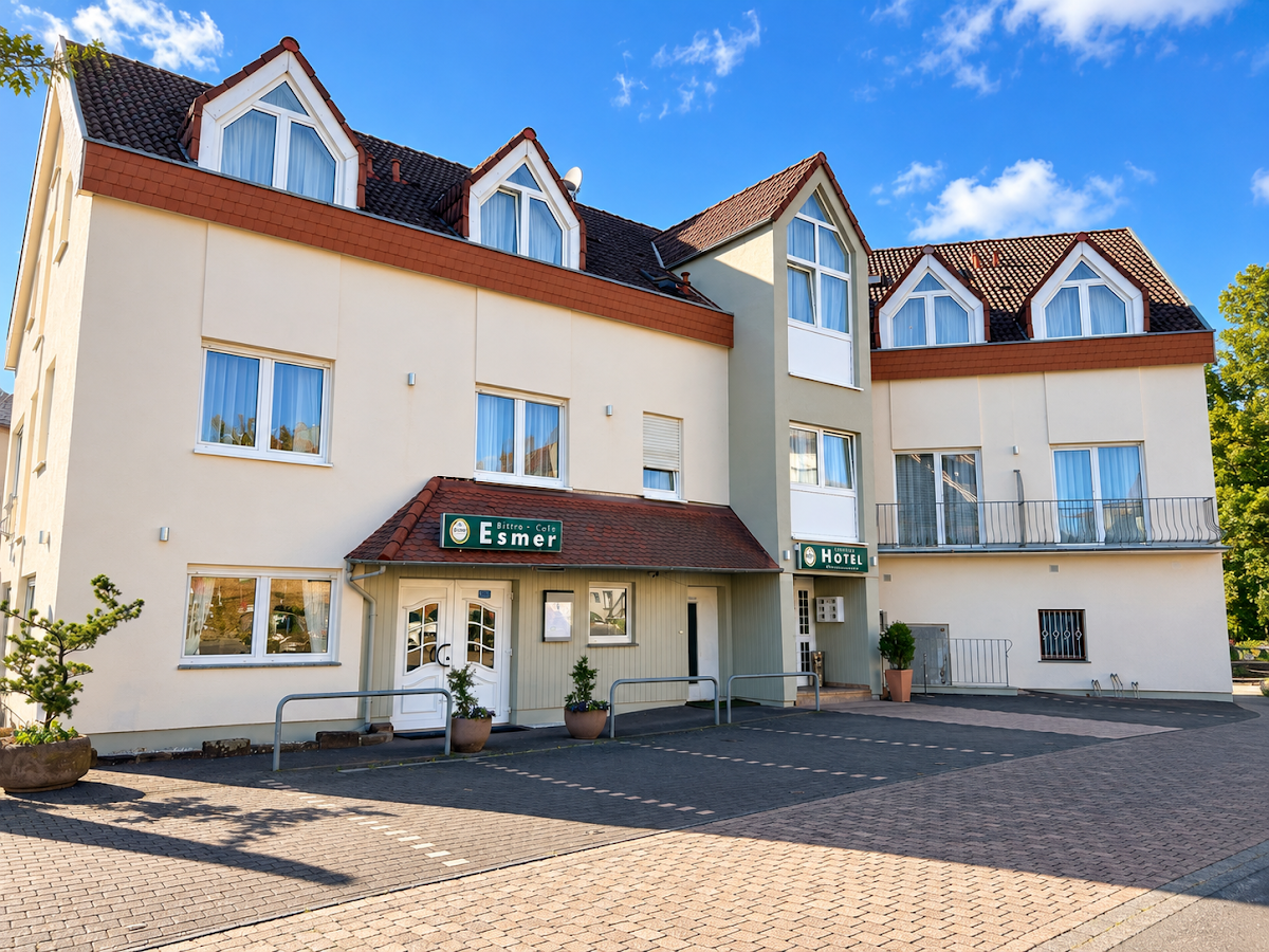 Hotel Esmer, Hotel in Lollar