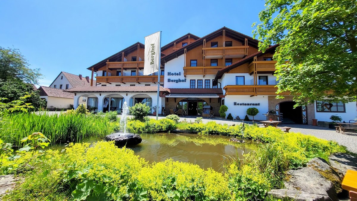 Hotel Restaurant Berghof, Hotel in Petersberg