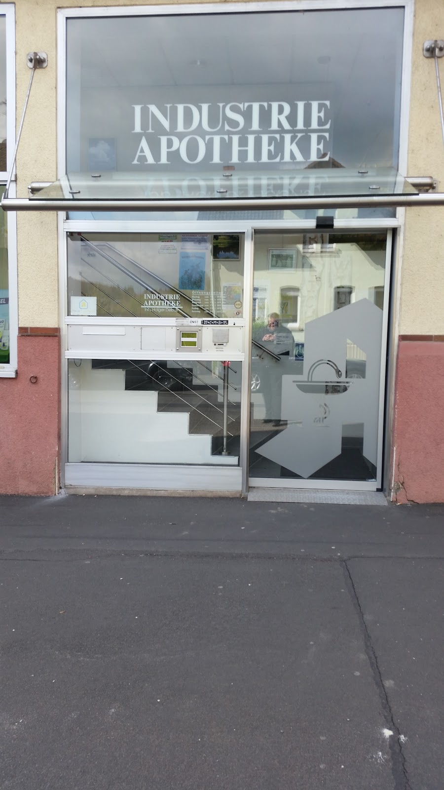 Industrie Apotheke Lollar, Apotheke in Lollar – Foto 1 von 1