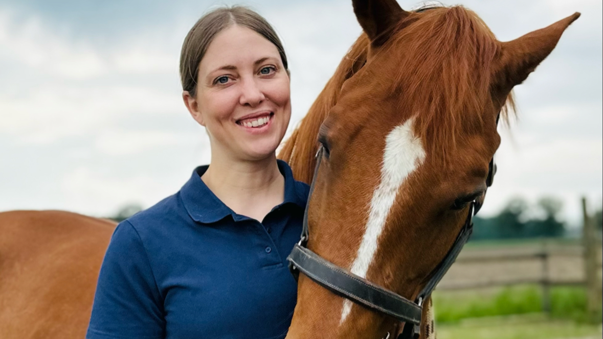 Jana Sarmis - Osteopathie für Pferde, Physiotherapie in Waldsolms