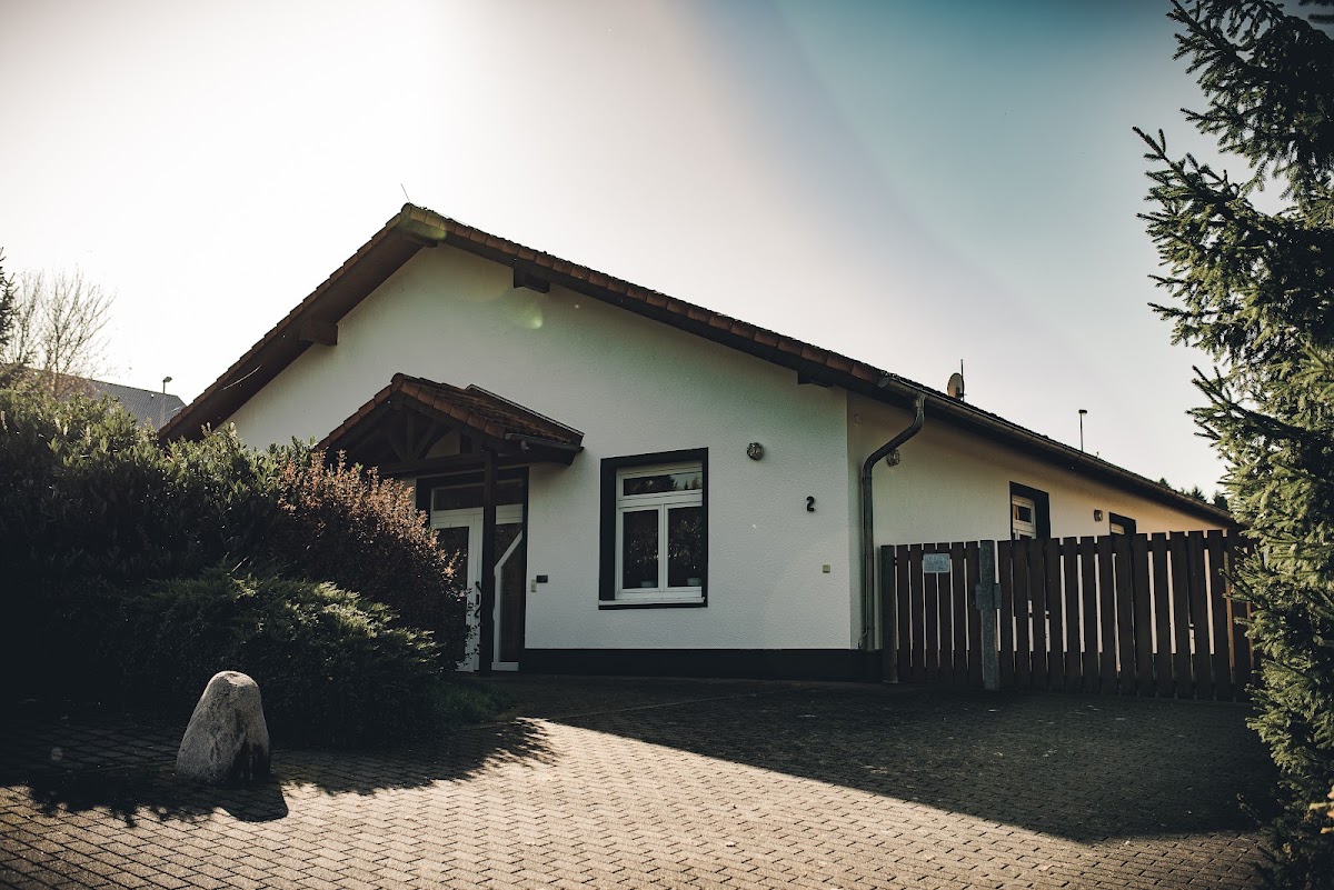 Kleintierpraxis Antje von der Kuhlen-Stoll, Zahnarzt in Hohenstein