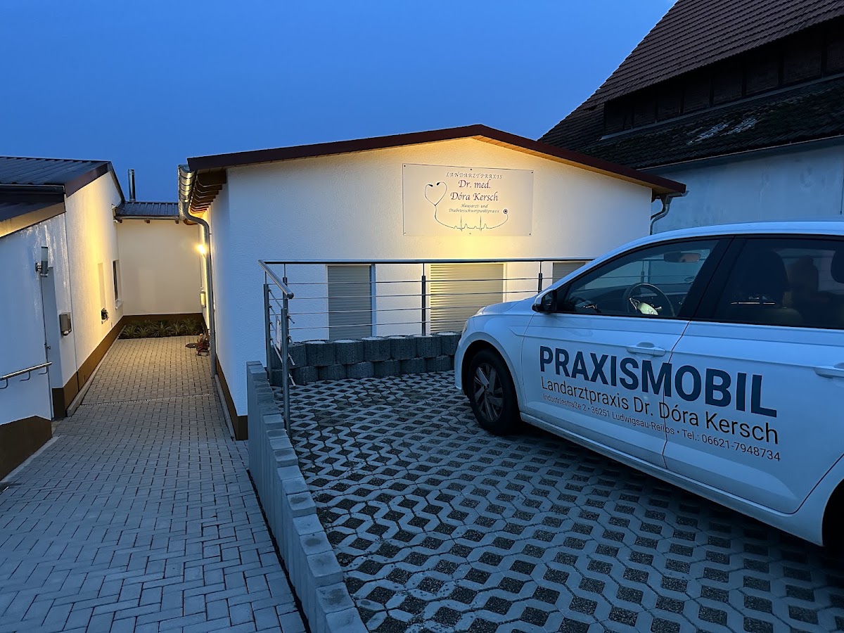 Landarztpraxis Dr. Dóra Kersch, Zahnarzt in Ludwigsau