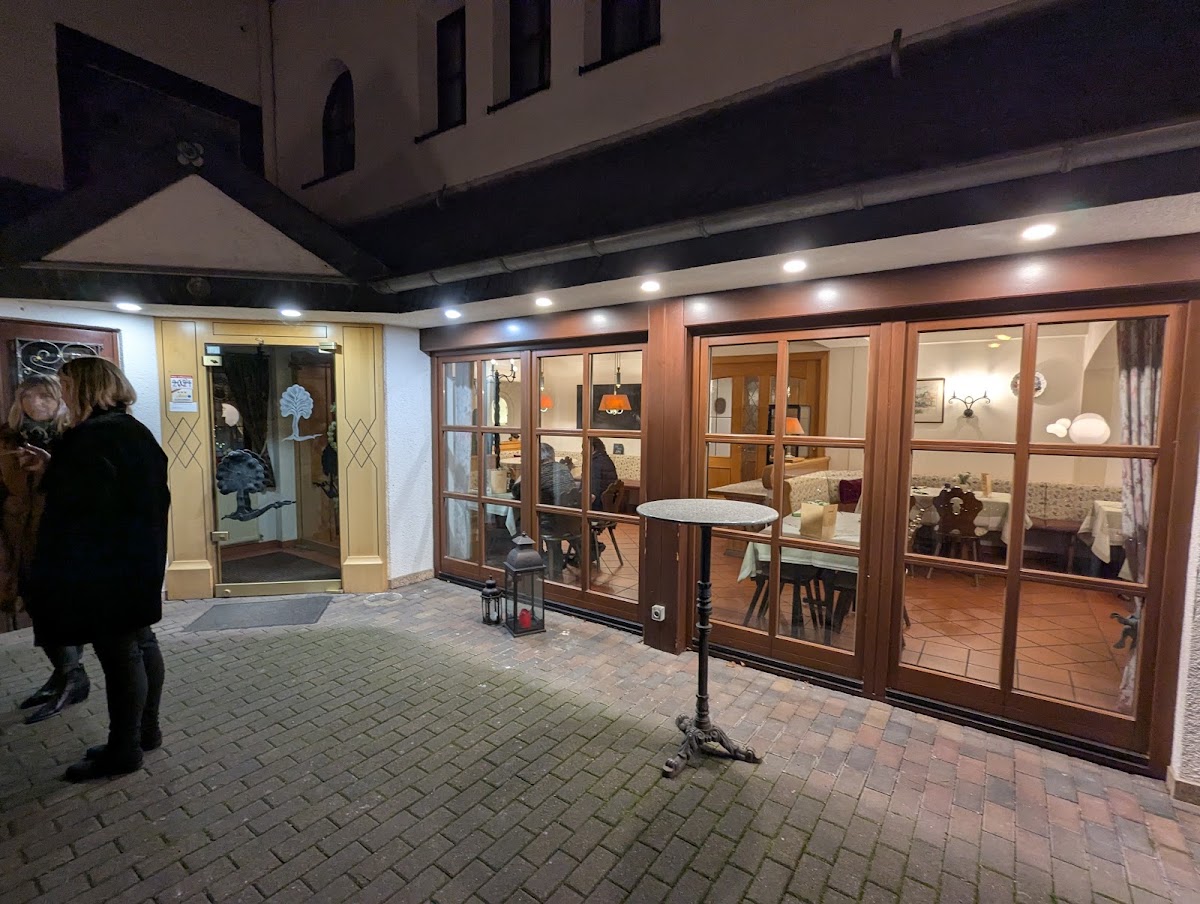 Landgasthof-Hotel zur Linde., Restaurant in Weilrod