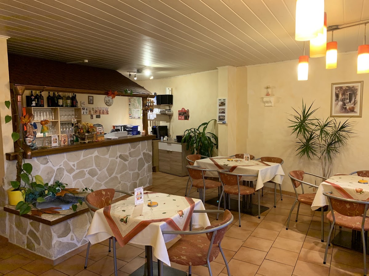 Pizzeria & Eisdiele La Fontana, Restaurant in Söhrewald