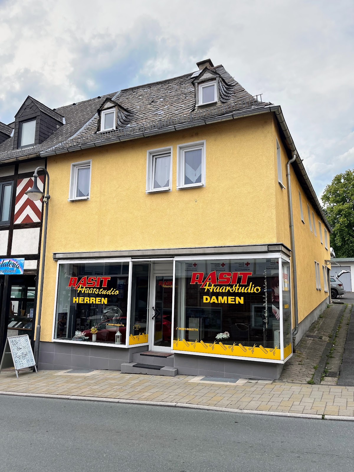 Rasit, Friseur in Usingen