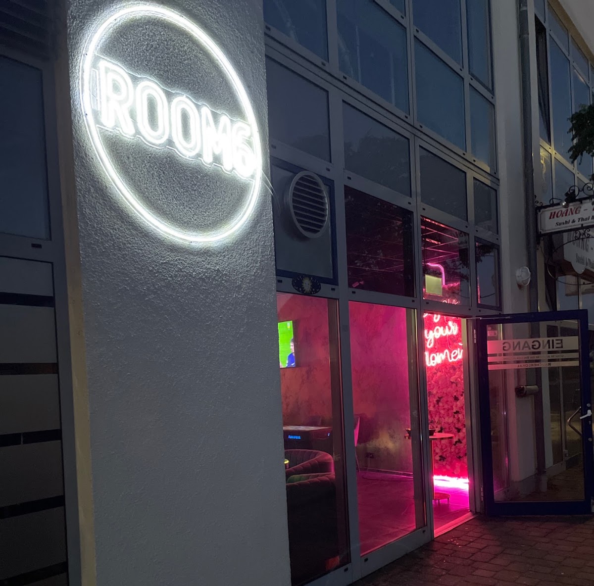 ROOM 6 Lounge, Café in Großkrotzenburg