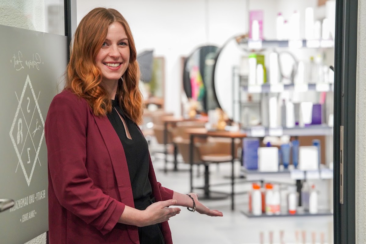 SZ Schöne Zeit Sonja Zirkel - Haarfarbe & Lockenfriseur, Zahnarzt in Freiensteinau