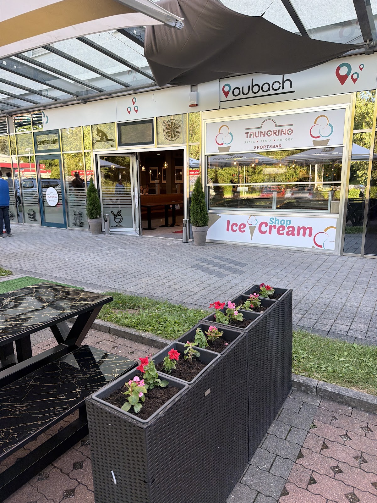 Taunorino Sportsbar, Pizzeria in Waldsolms