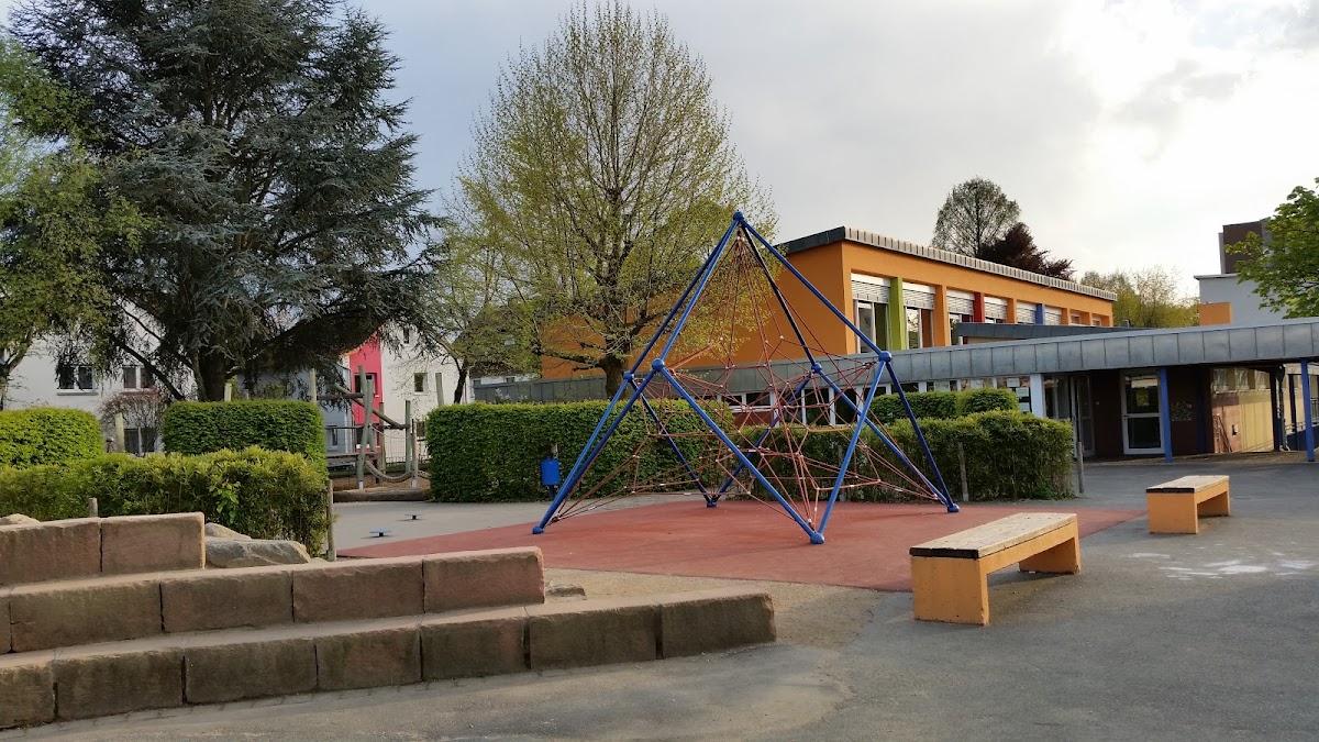Turnhalle der Joseph-Heckler-Schule, Schule in Bensheim