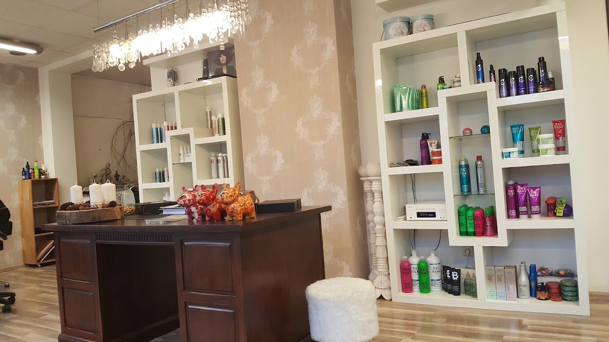 Verena Henß Meisterin im Friseurhandwerk, Friseur in Wächtersbach