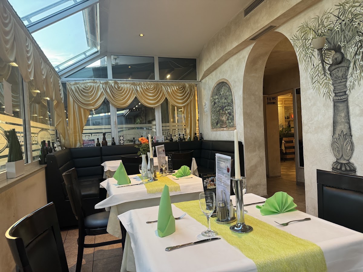 Villa Romana, Restaurant in Hainburg