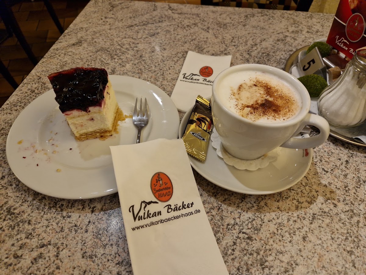 Vulkanbäcker Haas - Altstadtcafé am Marktplatz, Pizzeria in Laubach