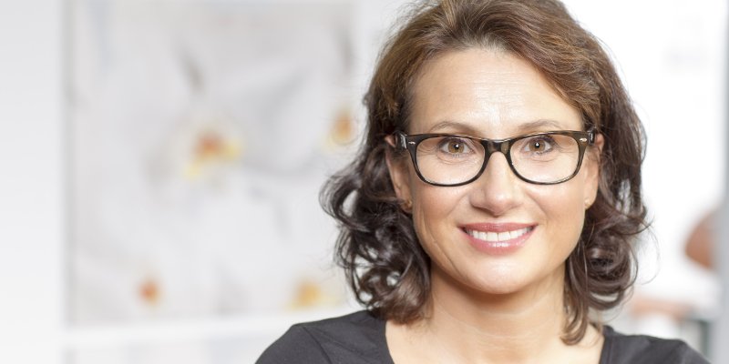 ZAHNÄRZTE IN WETTERs ZENTRUM | Frau Dr. Ute Uffelmann-Marquardt M.Sc., Zahnarzt in Wetter (Hessen)