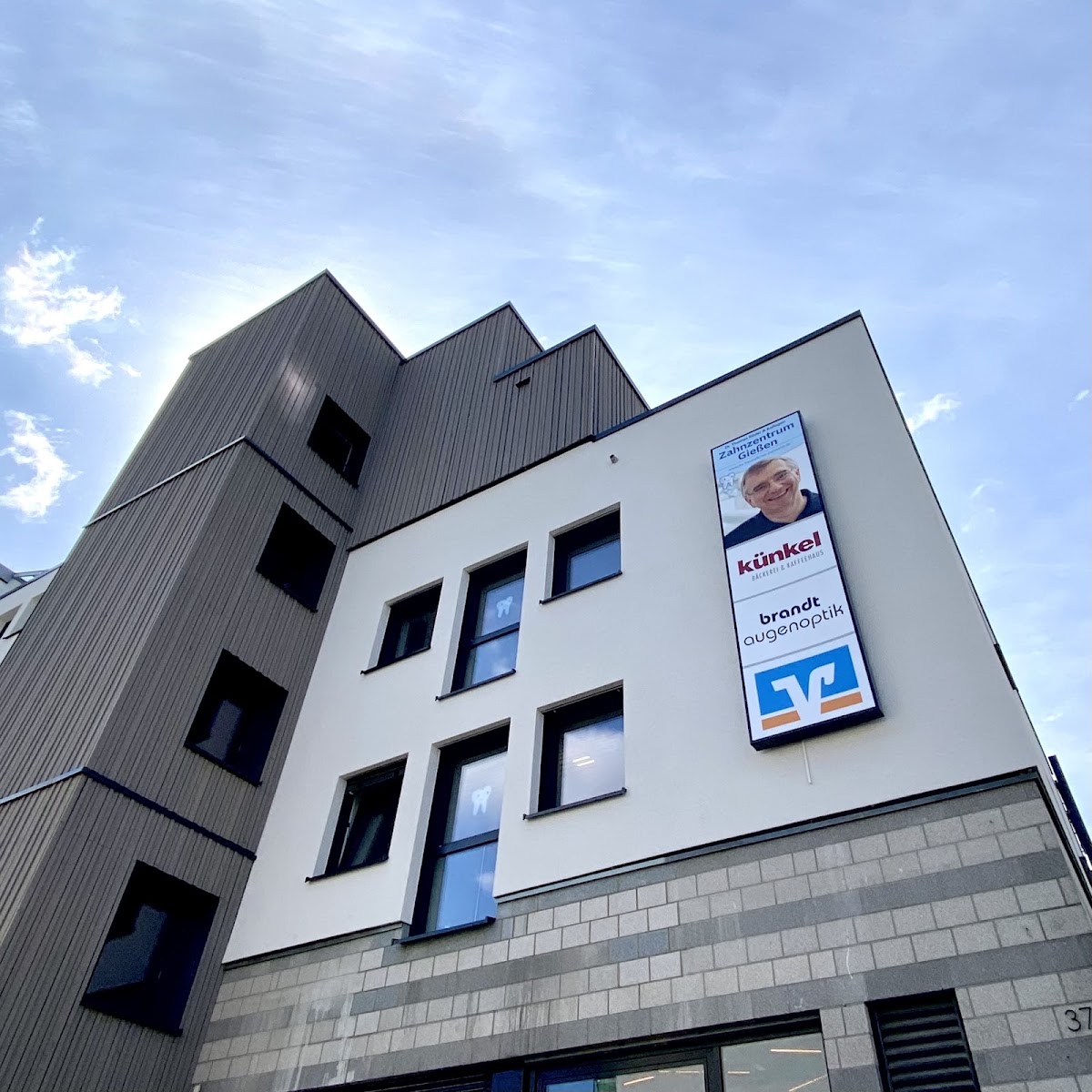 Zahnarzt Gießen - Zahnzentrum Dr. Röder & Kollegen, Zahnarzt in Gießen – Foto 1 von 1