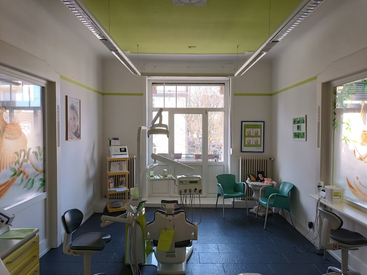 Zahnarztpraxis Mihaela Bujor, Zahnarzt in Wiesbaden – Foto 1 von 1