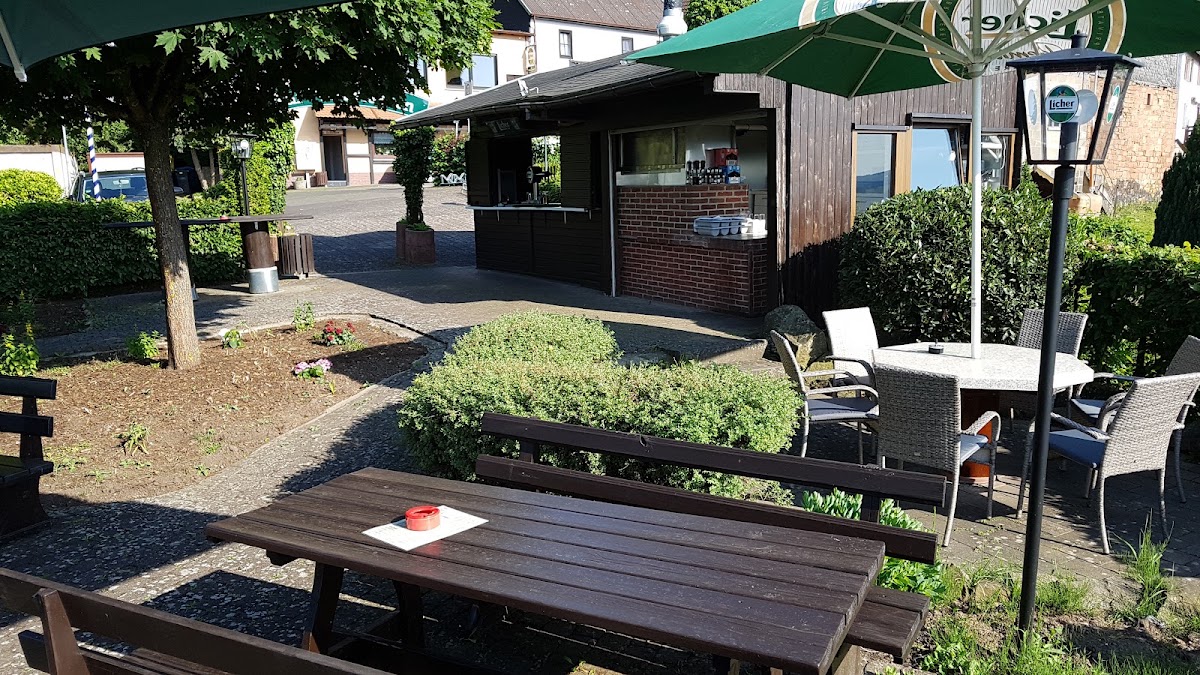 Zur Schönen Aussicht Schmuck s Biergarten, Restaurant in Staufenberg